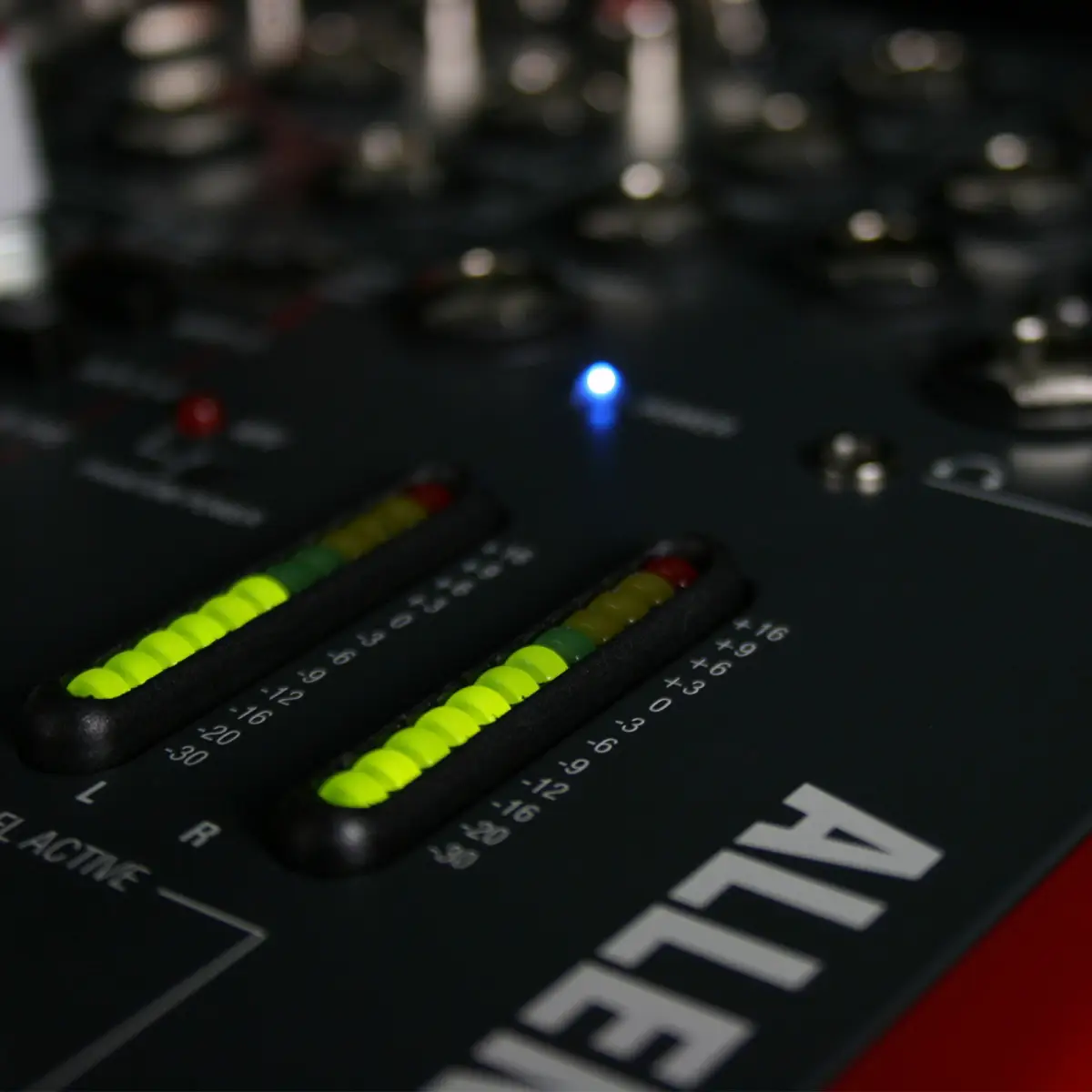 Compact Stereo Mixer ZED-18 - AH0078