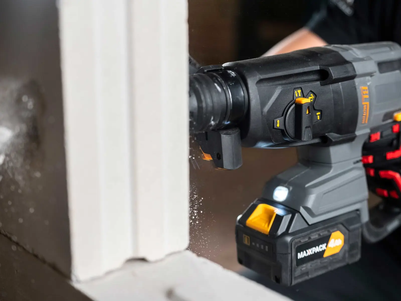 MAXXPACK Brushless SDS Plus Drill 18V Bare Unit - Image 3