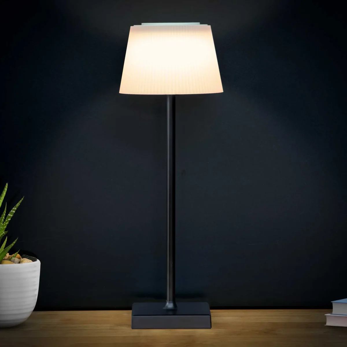 Dellonda Rechargeable Table Lamp for Home Office Restaurant RGB Colours [DH212]