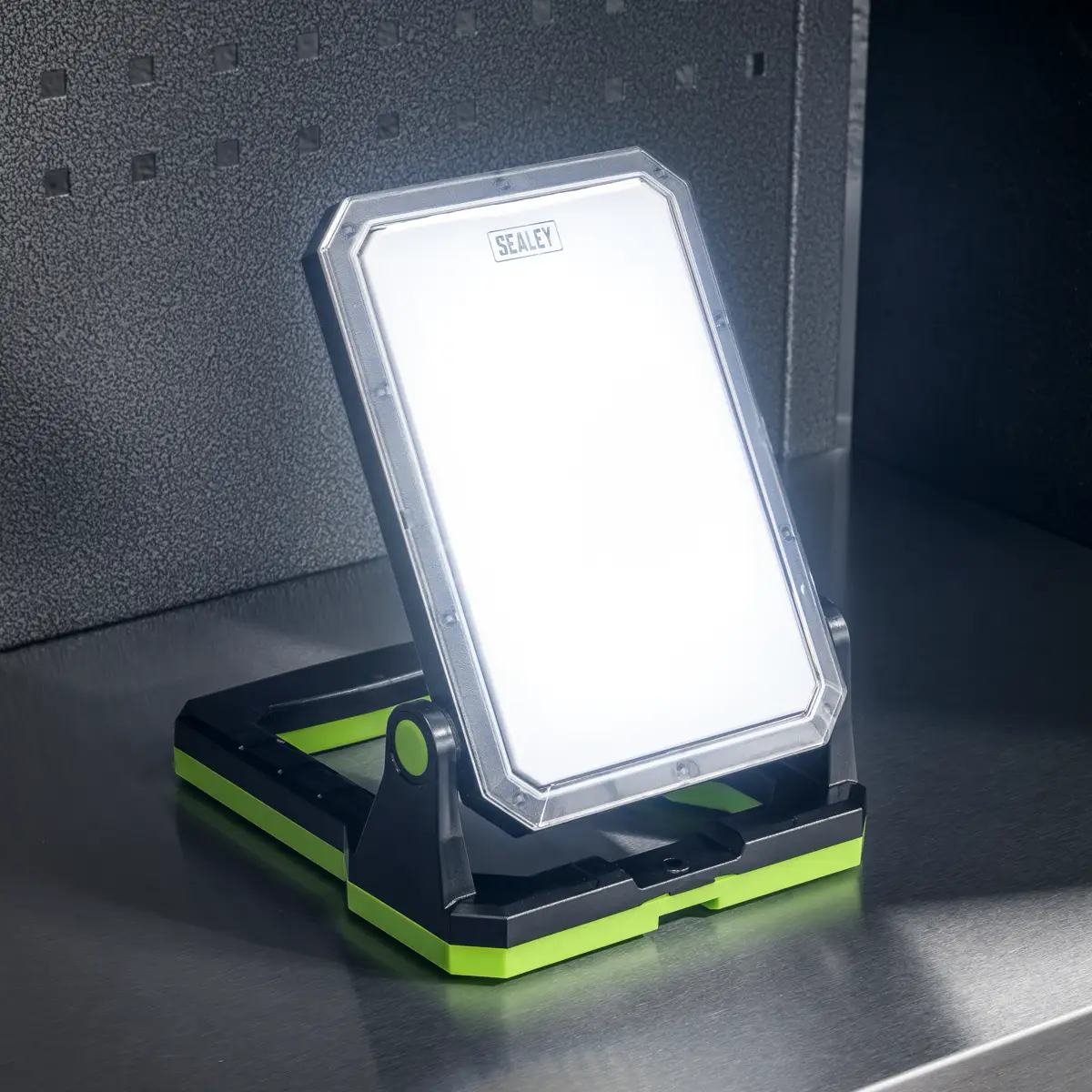 LED1800PB