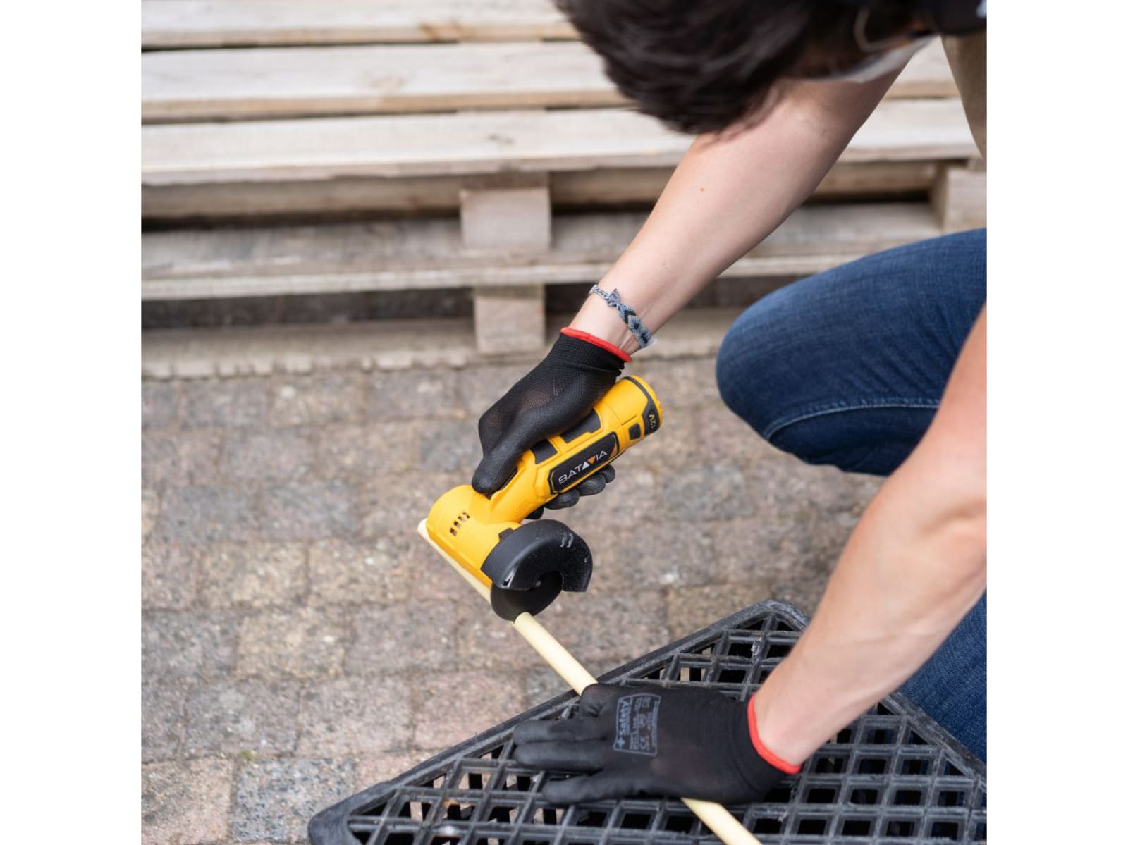 FIXXPACK Angle Grinder 76mm 12V Bare Unit - Image 4
