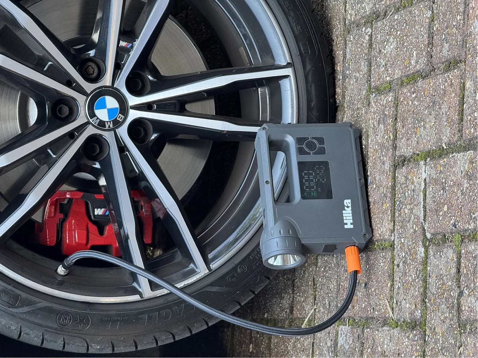 800 Amp Jump Starter, Tyre Inflator & Power Bank - Image 5