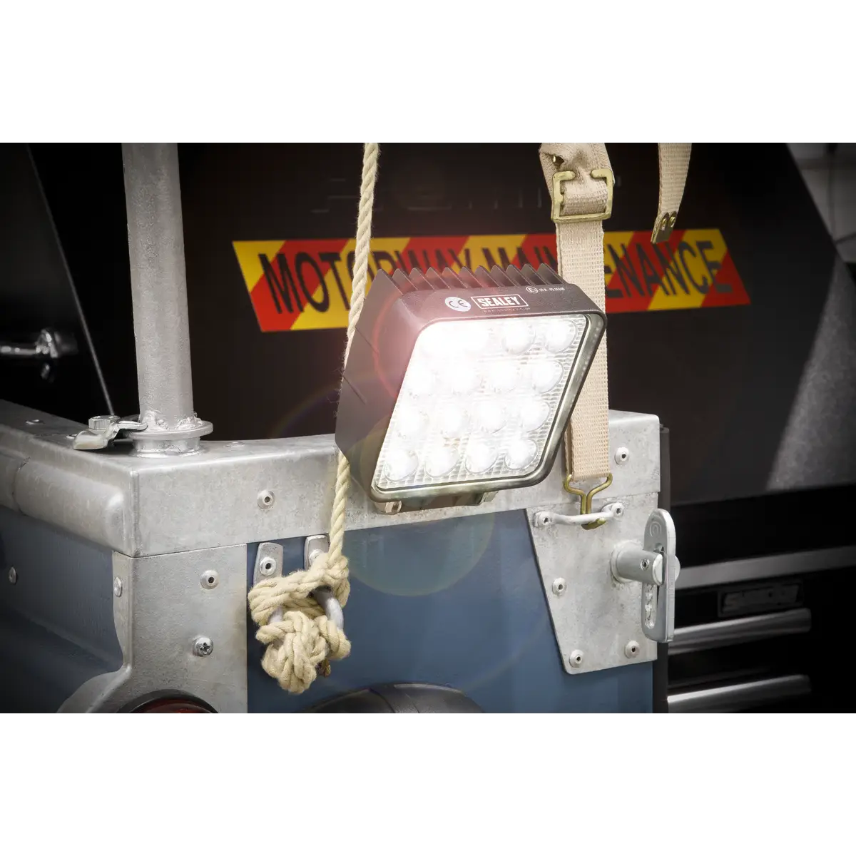 Square Worklight with Adjustable Bracket 48W SMD LED - Image 4