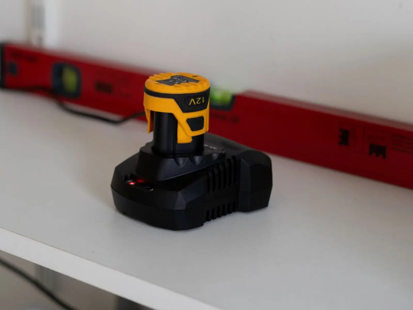 Fixxpack 12V 2.4A Fast Charger - Image 3