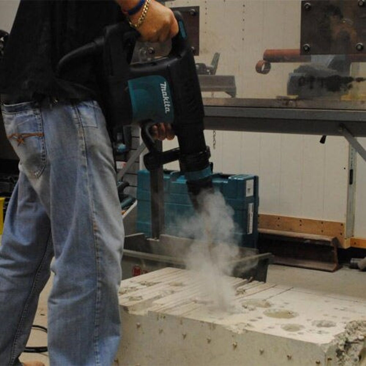 Makita HM1101C SDS Max Demolition Hammer (110V)