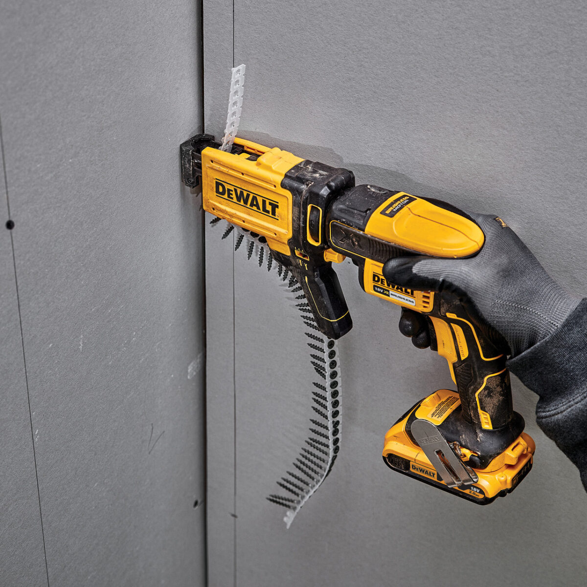 Dewalt DCF620P2K 18V Brushless Collated Drywall Screwdriver (2 x 5.0Ah Batteries)